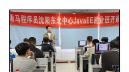 心中充滿希望，才能向陽生長。愿你向著暖陽，勇往直前！